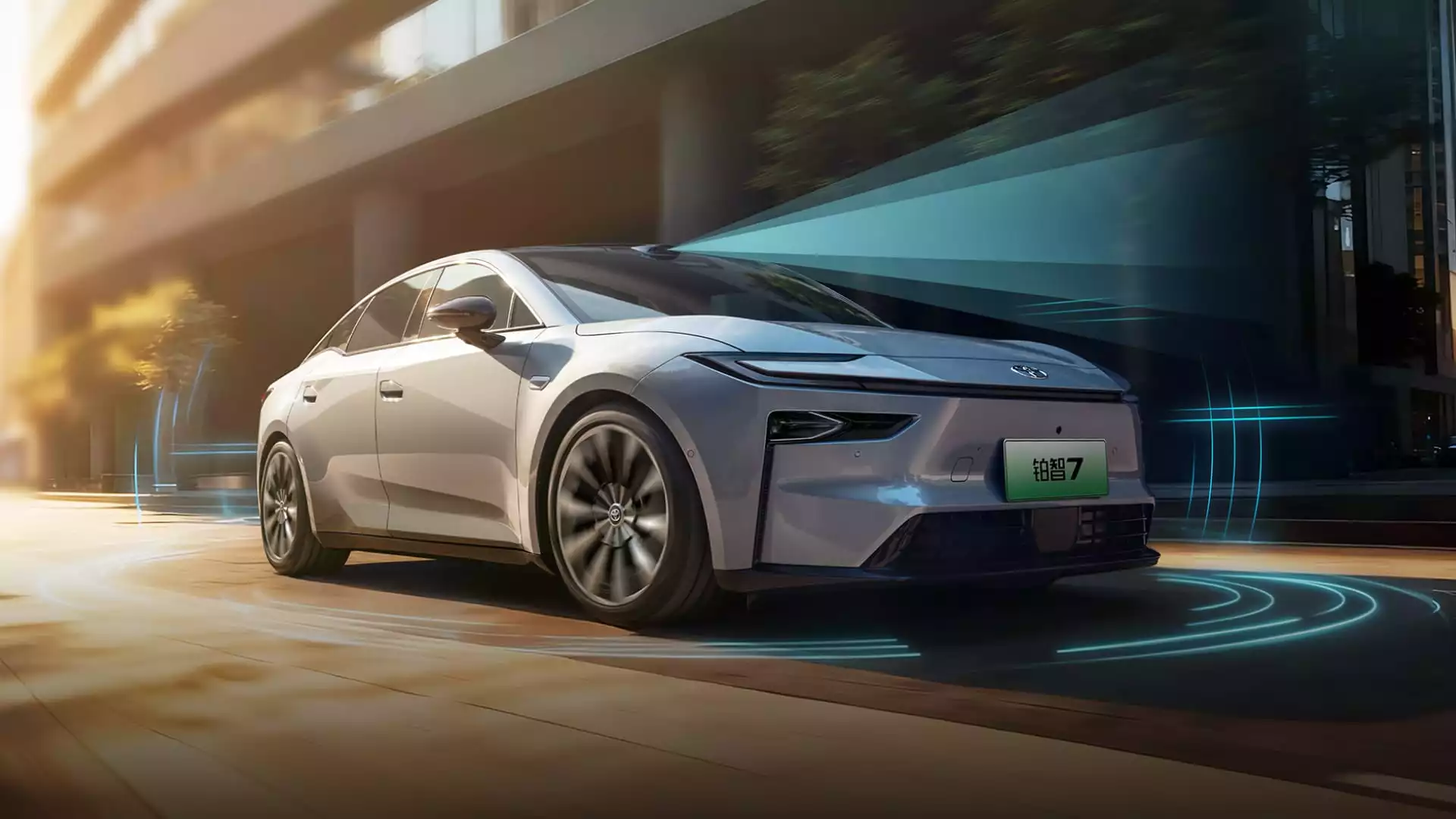 It comes with an autopilot feature enabled via a roof-mounted LiDAR