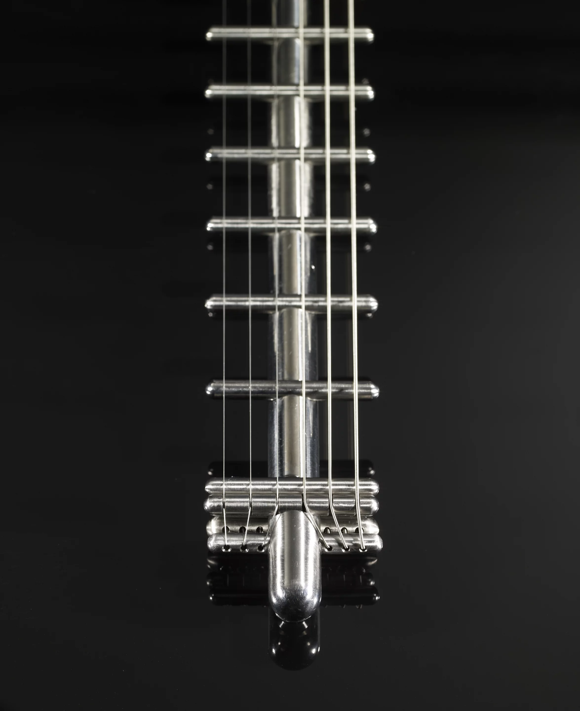 A locking collet mechanism has been added to the tuners to allow for faster string changing without removing the tuners