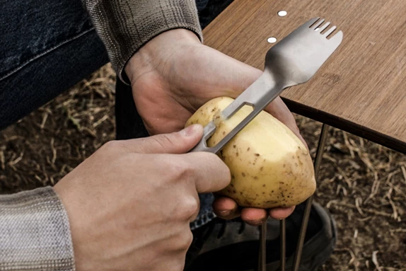 The EaTi One features a food peeler