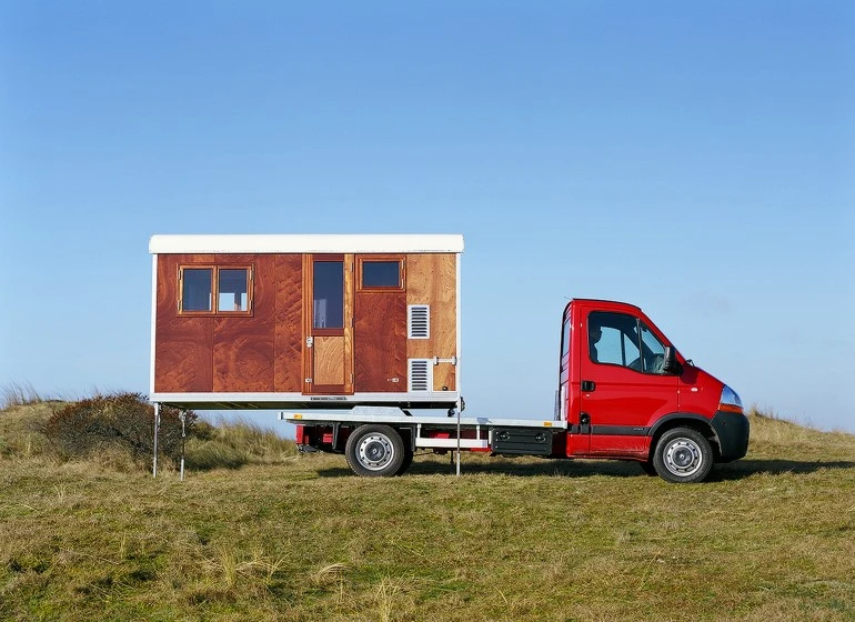 The Tonke Explorer 1 camper gets set up in the field