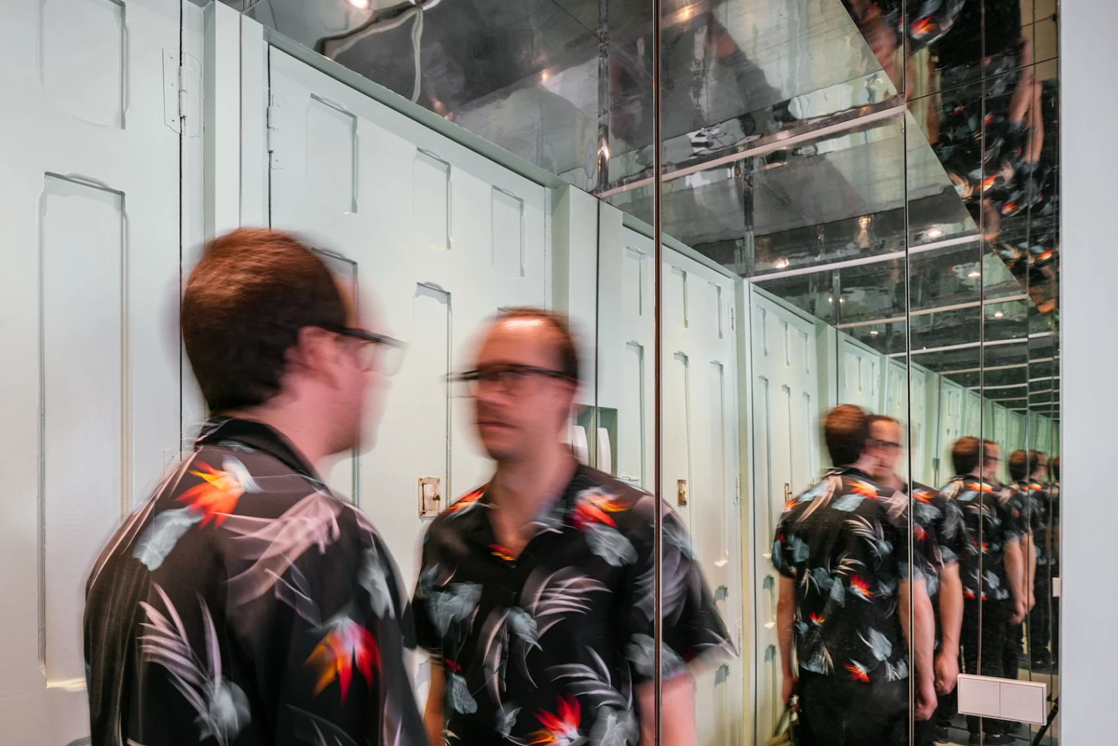 Mirrored entrance of the Yojigen Poketto home