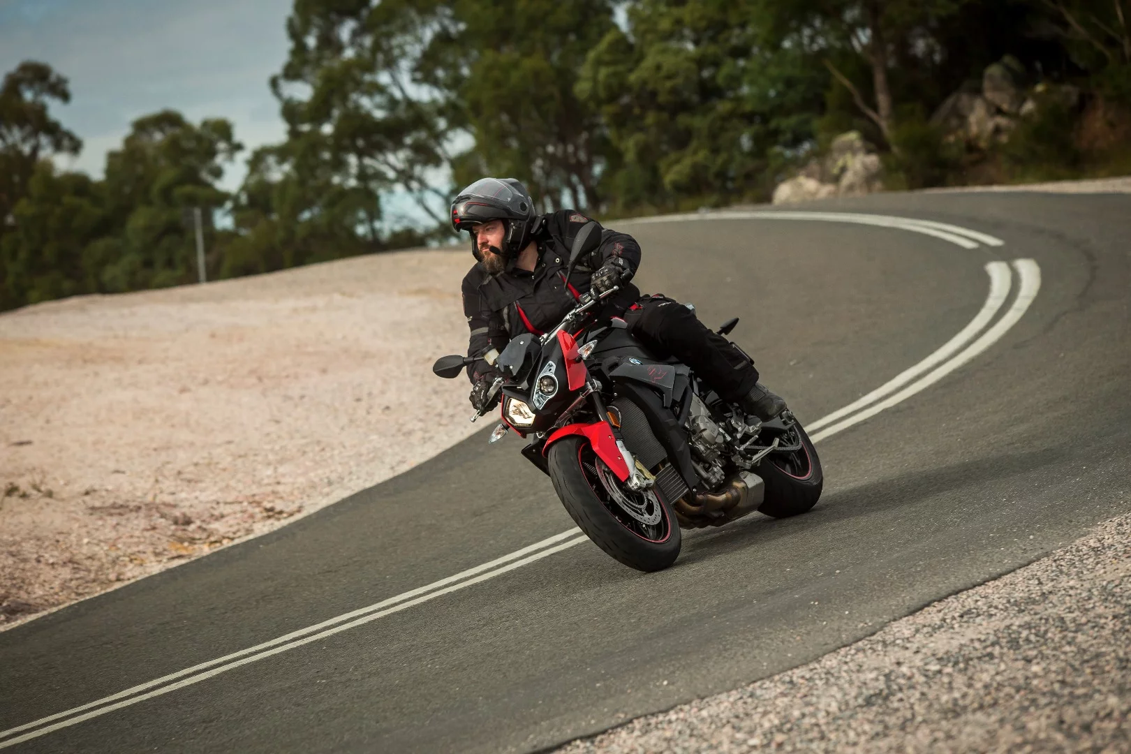 2017 BMW S1000R: headlight still fugly