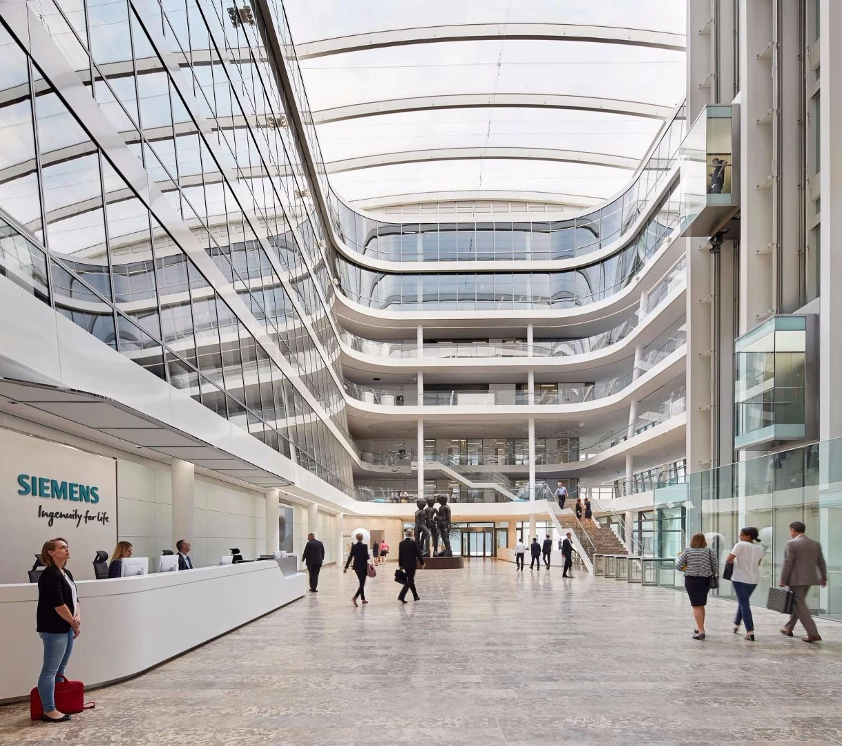 The publicly accessible ground floor links downtown Munich with the city's museum district