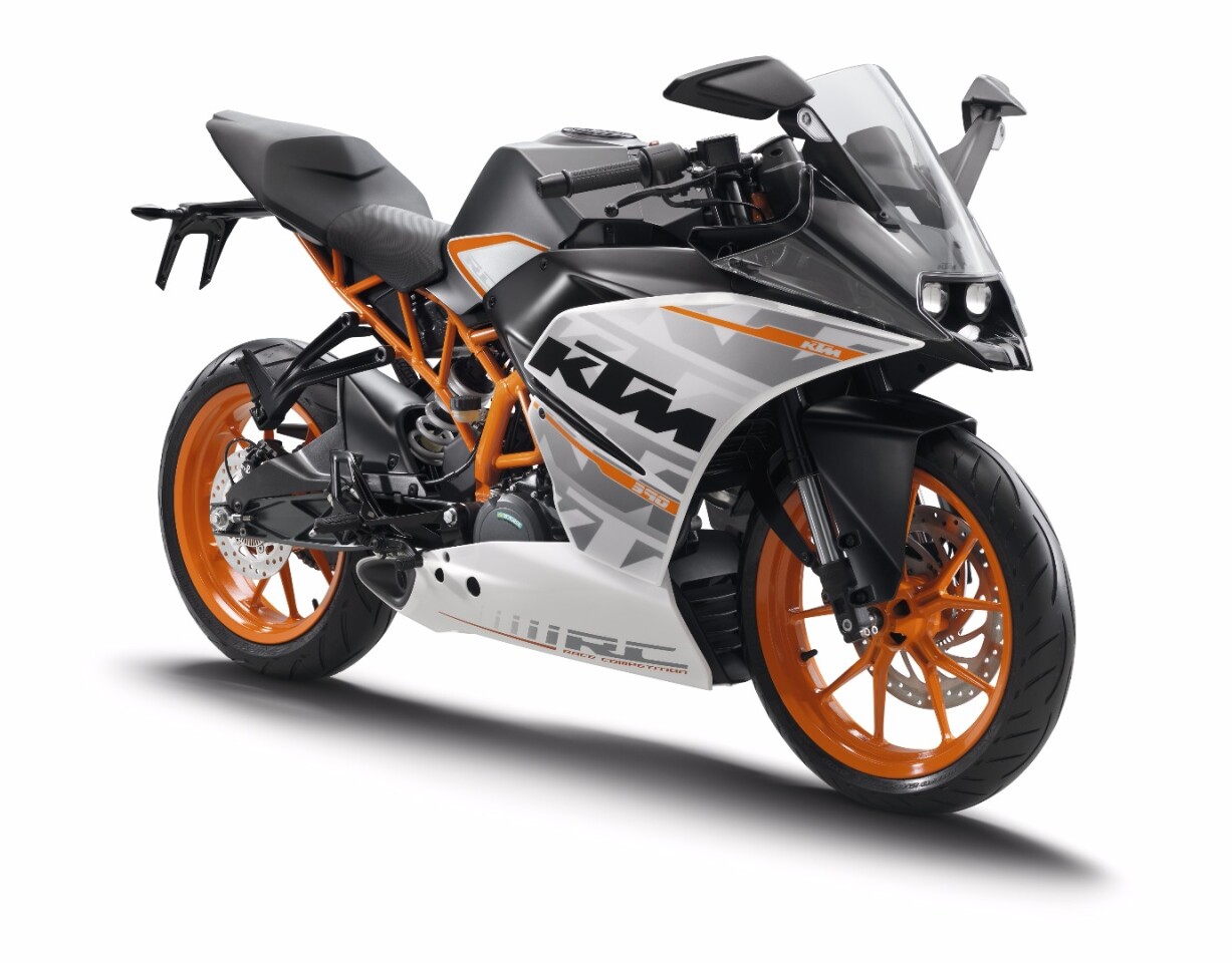 The only single-cylinder bike in the SSP300 field will be KTM's RC390. Launched in 2014, the 390 Duke's supersport version outputs 44 hp (33 kW) at 9,500 rpm