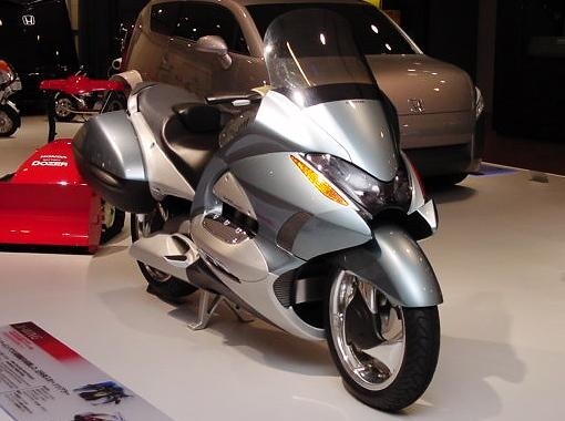 Honda's X-wing prototype was shown at the 1999 Tokyo Motor Show