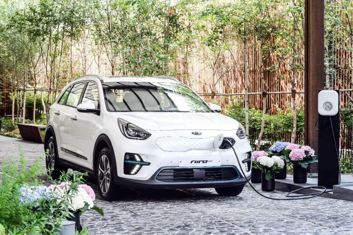 Using a 100-kW fast charger, the Kia Niro EV's battery pack can be charged to 80 percent in a claimed 54 minutes