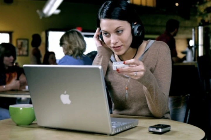 Not a wire in sight thanks to Bluetooth 3.0