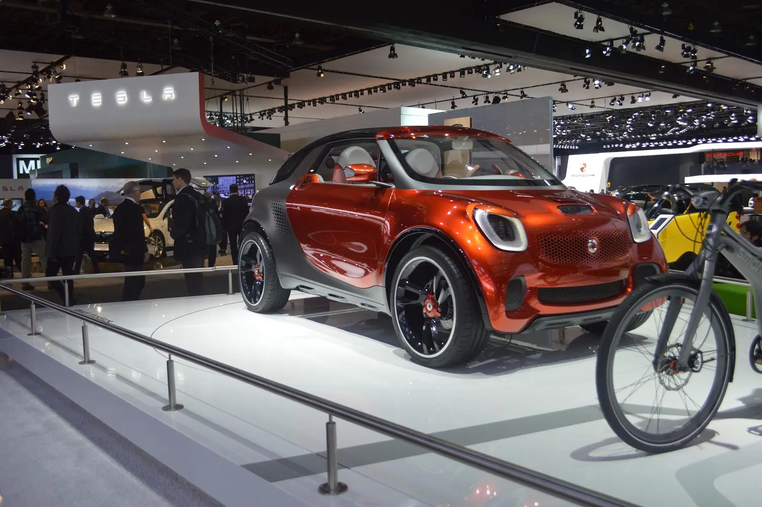 smart forstars takes the stage at the Detroit Auto Show (Photo: CC. Weiss/Gizmag.com)