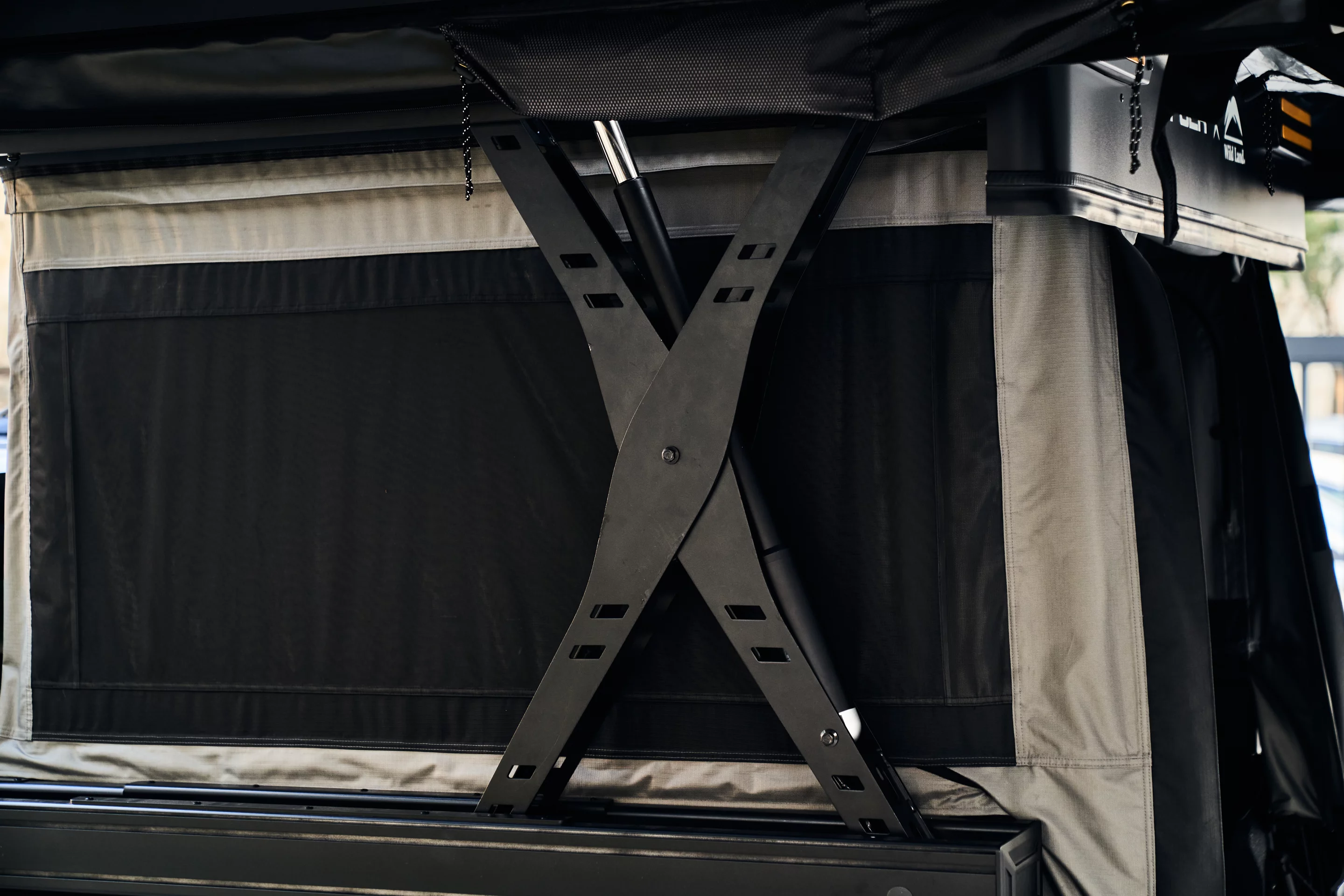 The electrically actuated scissor lift makes setup fast and seamless