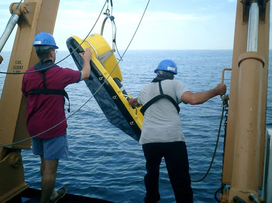 WHOI's low-frequency broadband acoustic system being deployed