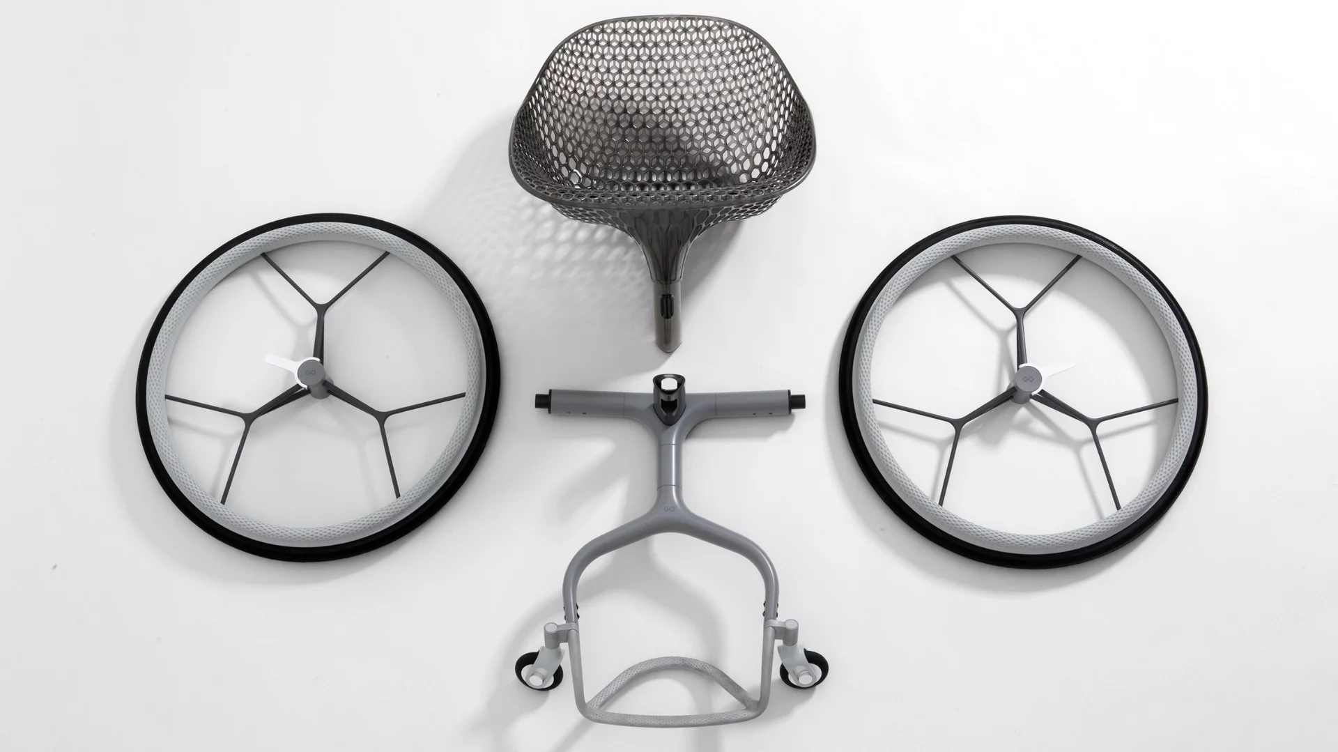 The design of the chair incorporates two 3D-printed elements – the seat and the foot bay