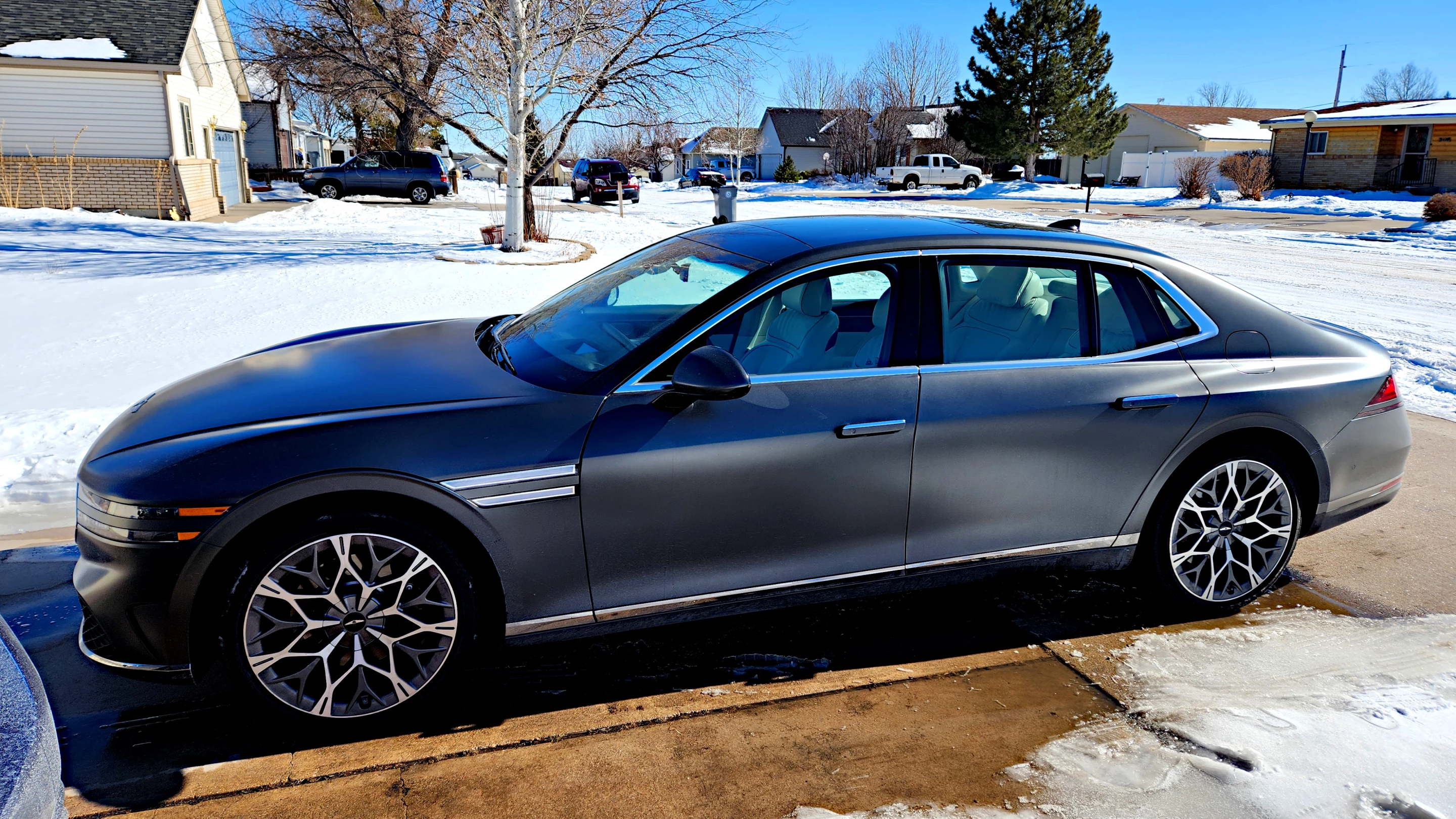 The new Genesis G90 comes standard with AWD and one of two turbohcarged V6 engines