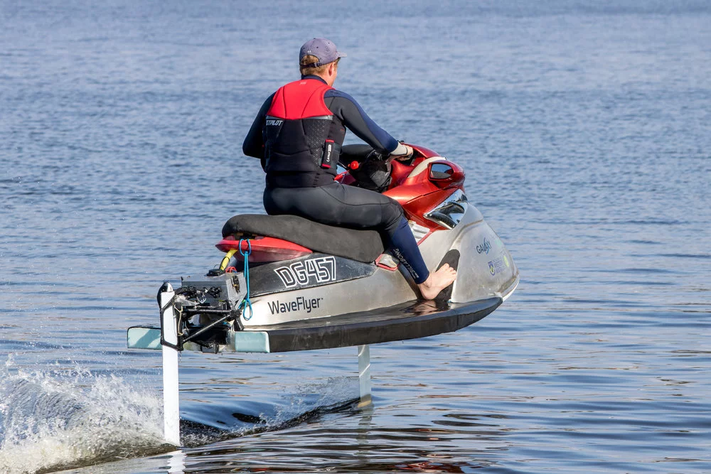 The WaveFlyer's 2 kWh Li-ion battery pack is reported good for over 30 minutes on (or above) the water