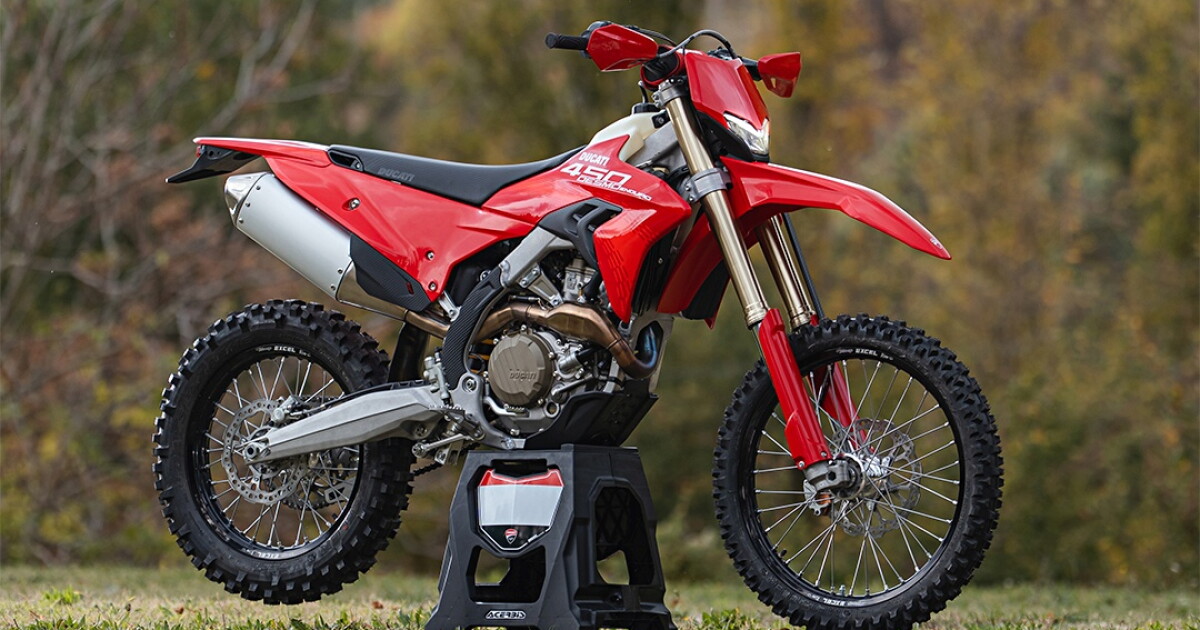 Die straßenzugelassene 450 Enduro von Ducati steht kurz vor der ...