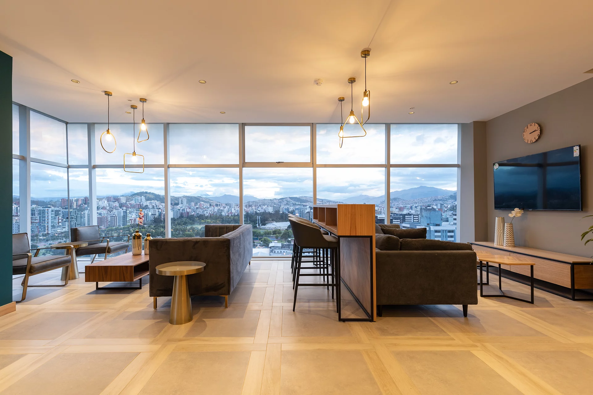 The Unique tower has a total floorspace of 18,846 sq m (202,000 sq ft) and includes 99 apartments