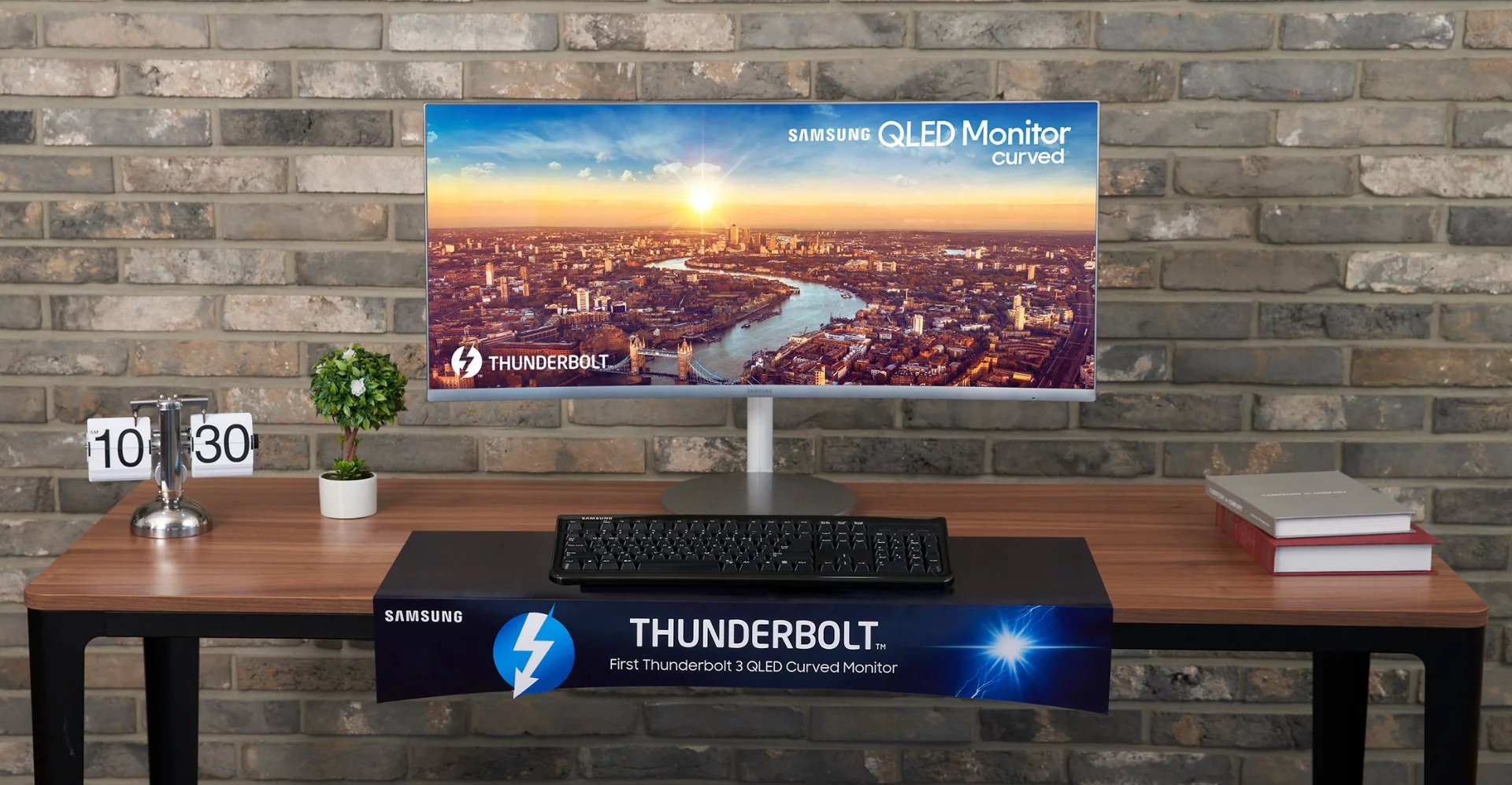 Samsung is launching three new curved QLED monitors, including a model with built-in Thunderbolt 3 ports