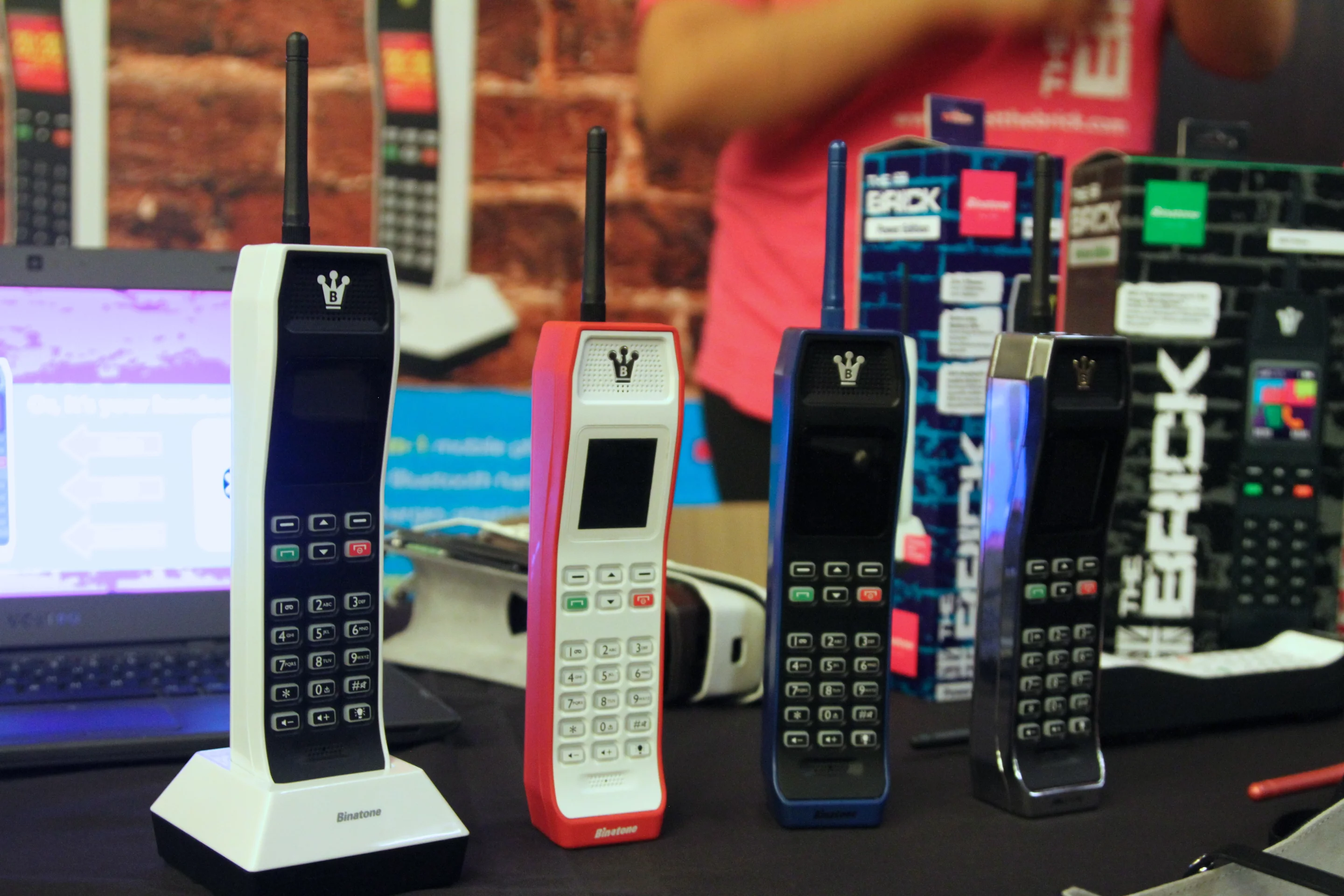 Clearly Binatone's tongue is wedged firmly in its cheek (and hoping that prospective buyers will be poised to do the same) by offering a mobile phone design similar to 1992's Motorola International 3200 (Photo: Gizmag)
