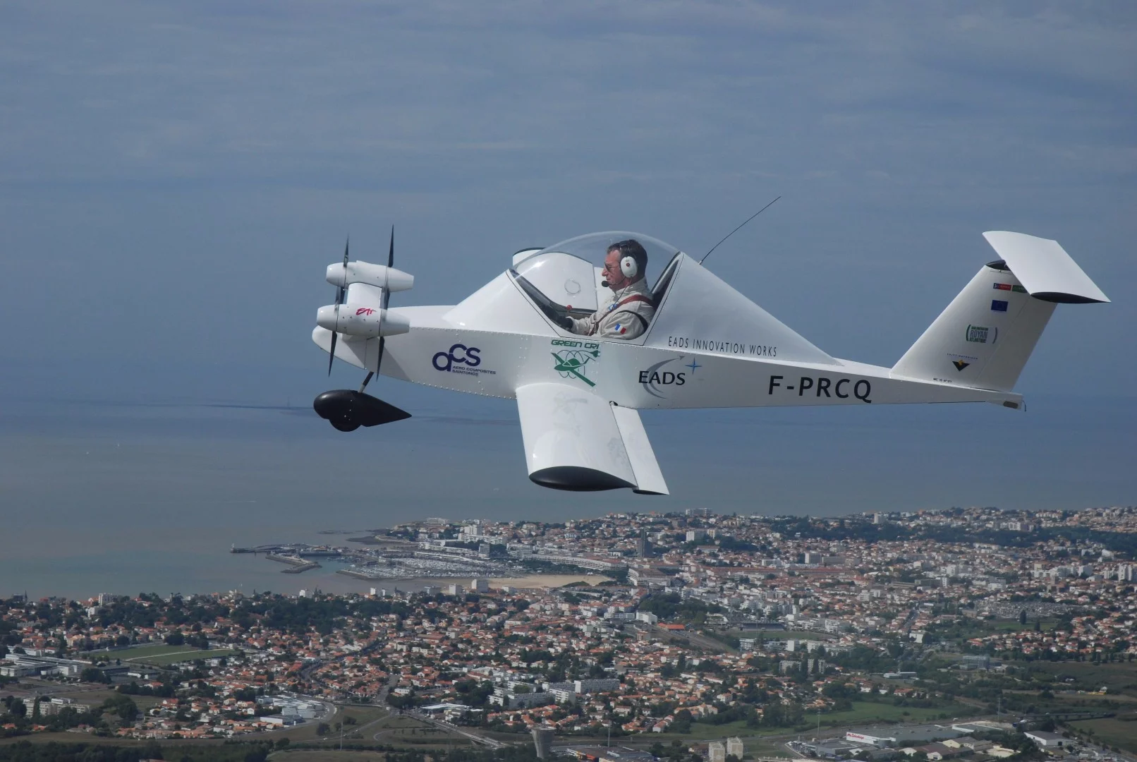 The single-seat Cri Cri was shown at the 2010 Green Air Show, based on the popular French ultralights of the 1970s. Built in composite materials the twin electric motor Cri Cri had a take-off weight (including the pilot) of just 175 kg and could fly for 30 minutes at 60 knots.