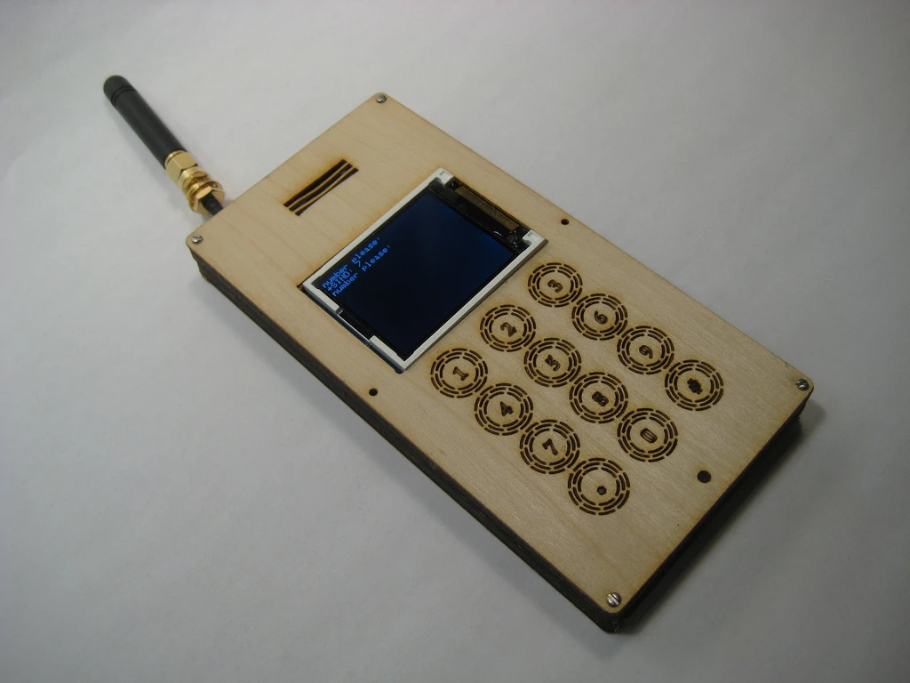 MIT PhD student David Mellis has designed and built a fully operational mobile phone, named the DIY Cellphone, using about US$150-worth of parts (Photo: David Mellis)