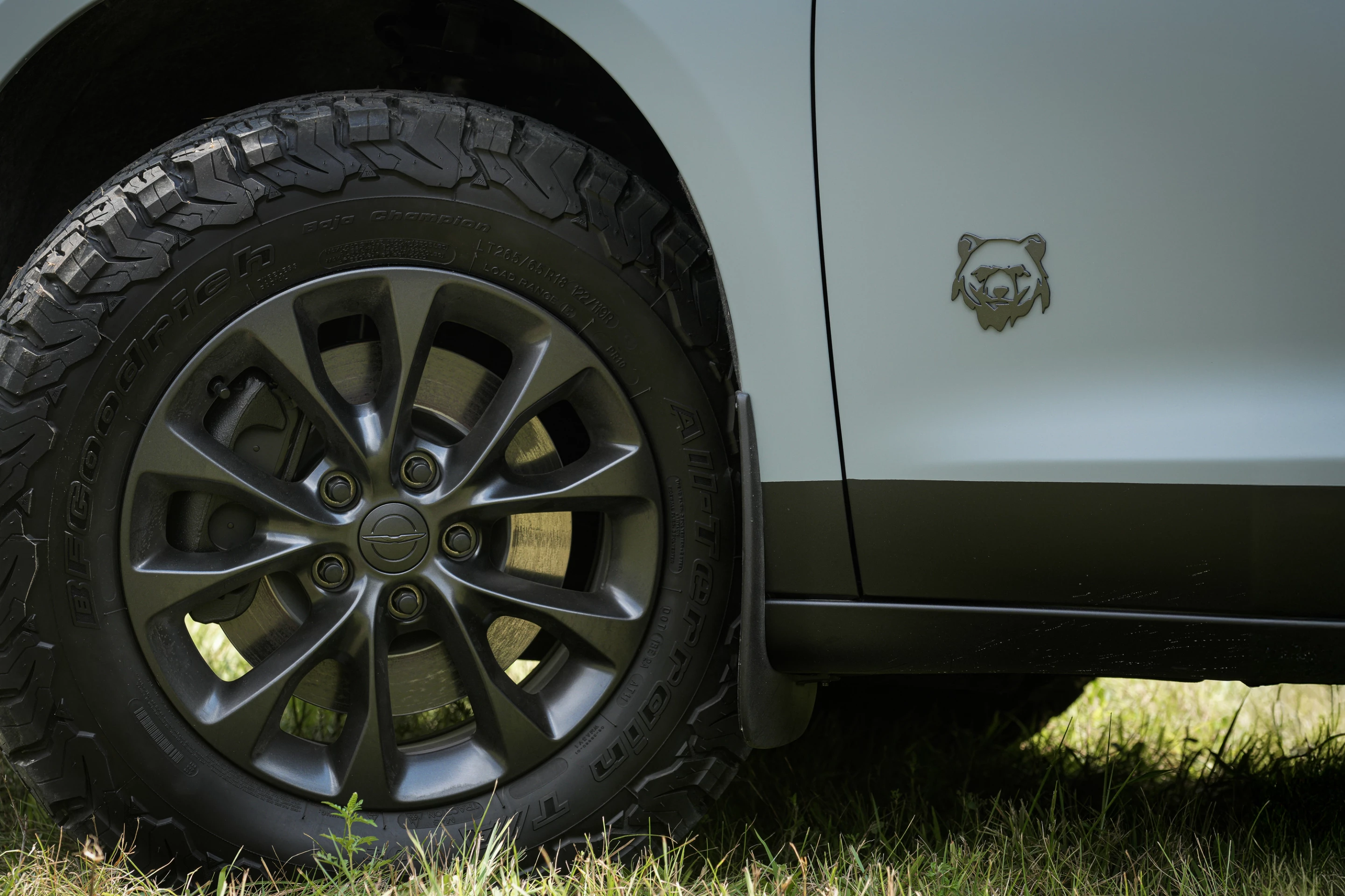 The Chrysler Pacifica Grizzly Peak concept rides on off-road 31-inch BFGoodrich KO2 all-terrain tires mounted on 18-inch Foreshadow wheels.