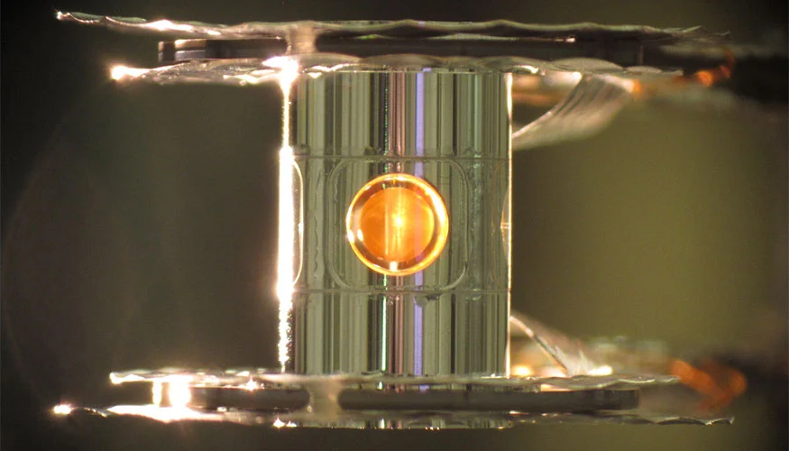 A metallic case called a hohlraum holds the fuel capsule for the NIF experiments (Photo: Eduard Dewald/LLNL)