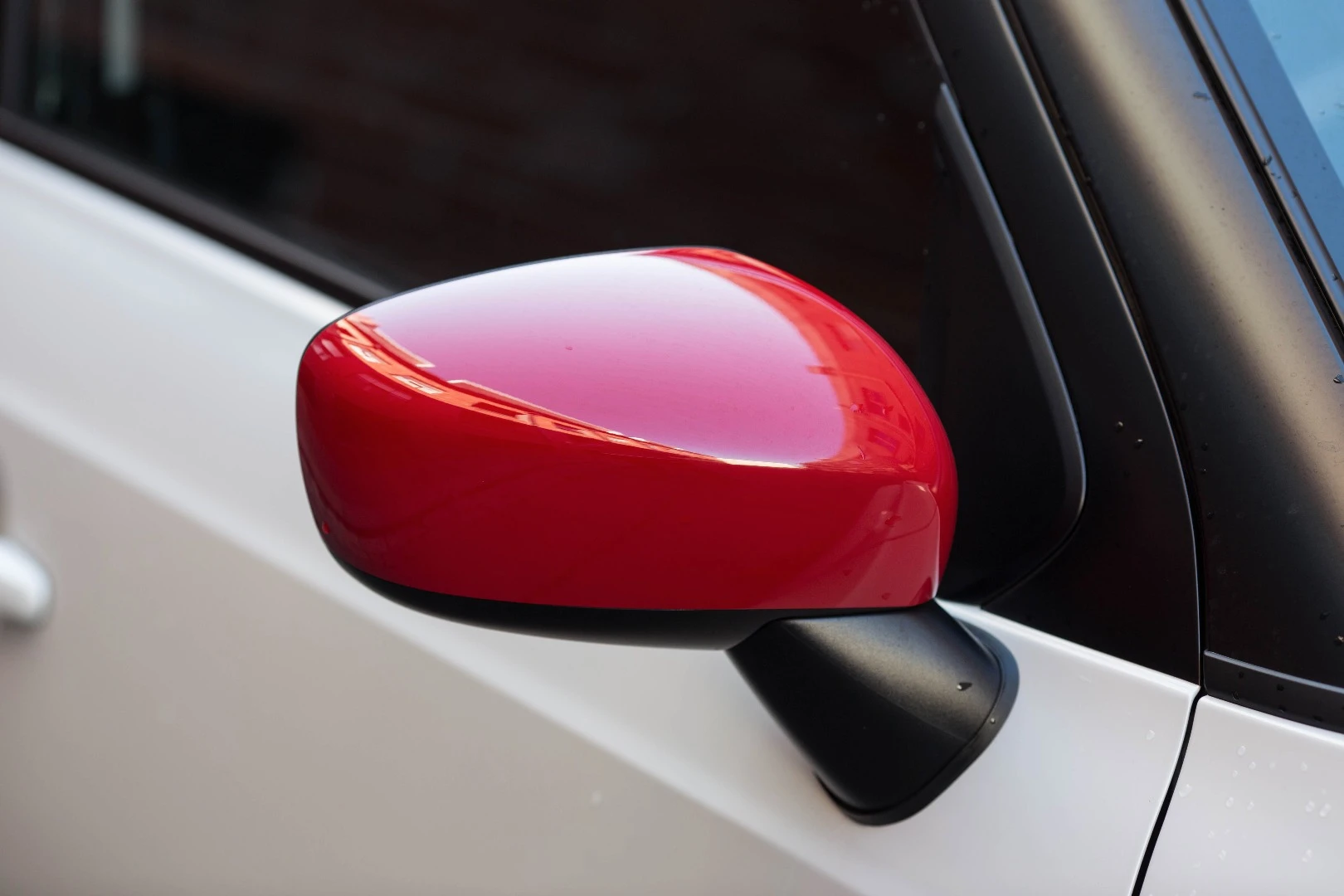 Like a pop of red lipstick, the mirrors on the Ignis stand out from a crowd