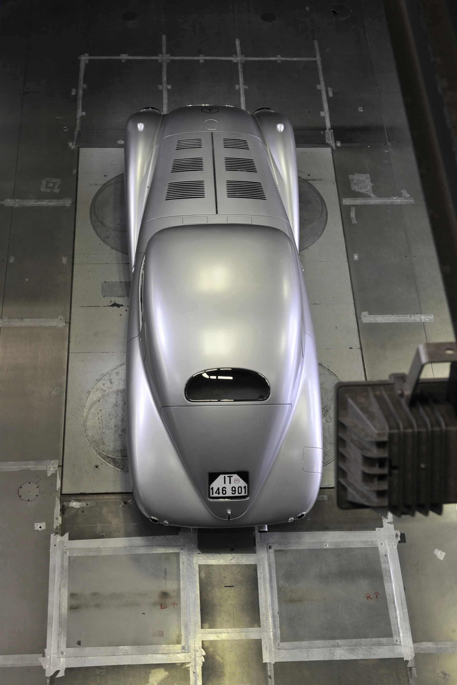 The 540 K Streamliner has an aluminum body