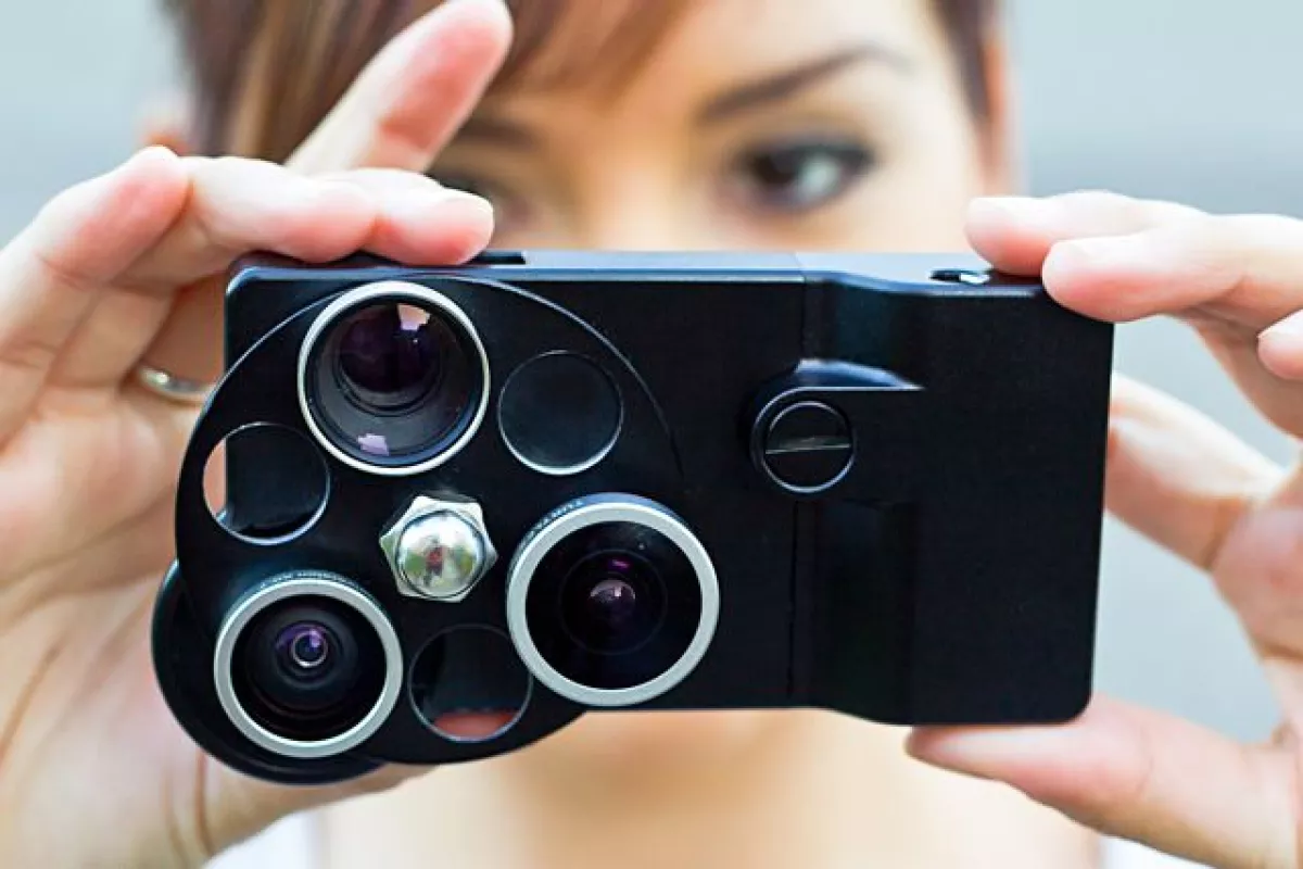 The iPhone Lens Dial features wide angle, fisheye and telephoto lenses, which swivel into place over top of the existing camera's lens