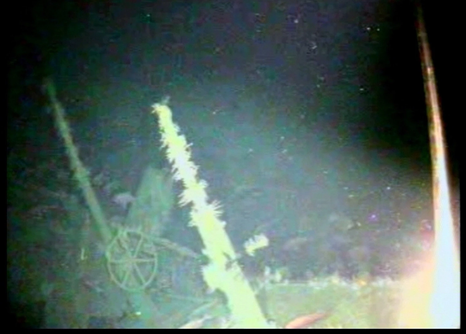 HMAS AE1’s helm and forward and aft periscopes