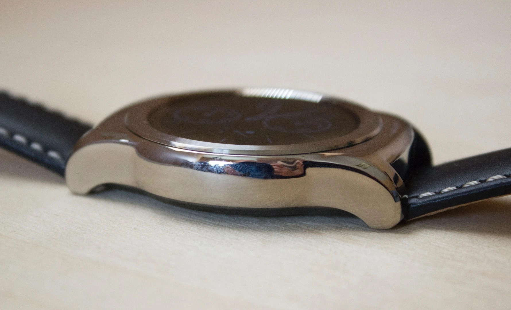 The Watch Urbane is pretty thick: 10.9 mm (0.43-in) (Photo: Will Shanklin/Gizmag.com)