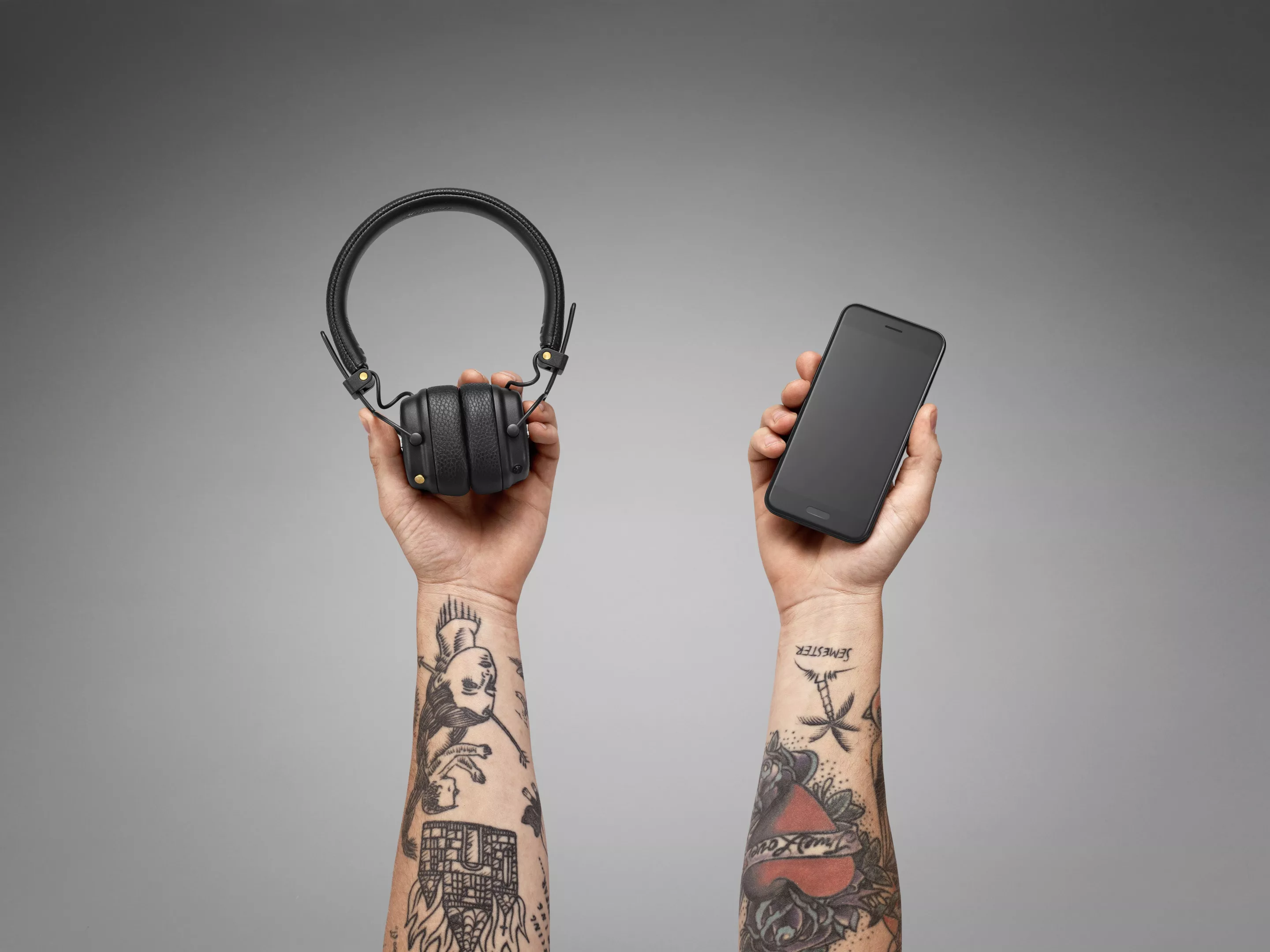 The Marshall Major III Voice headphones pair to a music source over Bluetooth 4.2