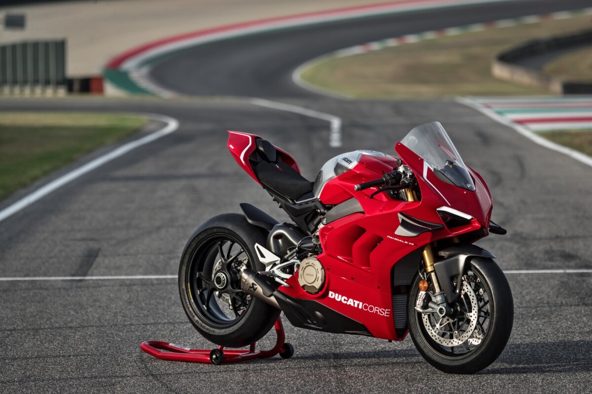 2019 Ducati Panigale V4R: she's a mean looker, too
