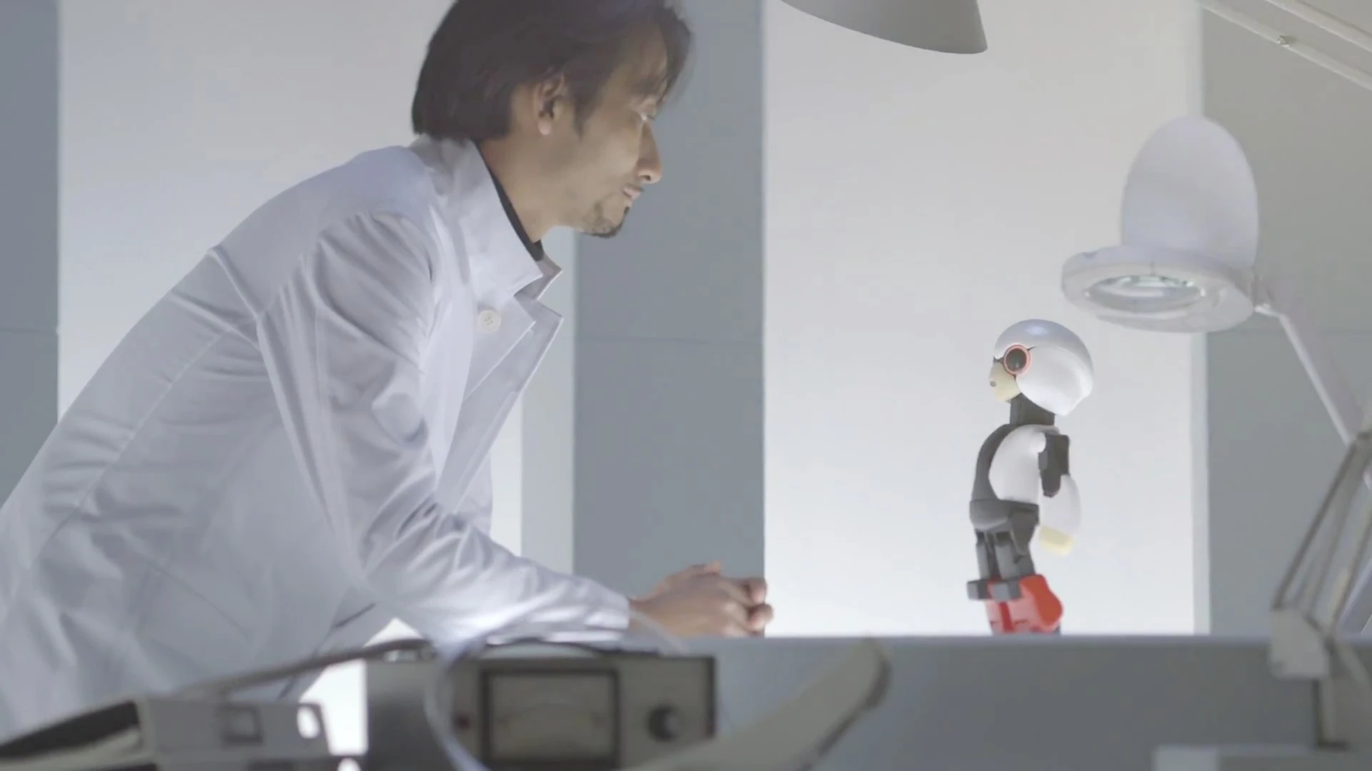 Robot creator Tomotaka Takahashi (ROBO-GARAGE, Tokyo University RCAST) designed and built Kibo