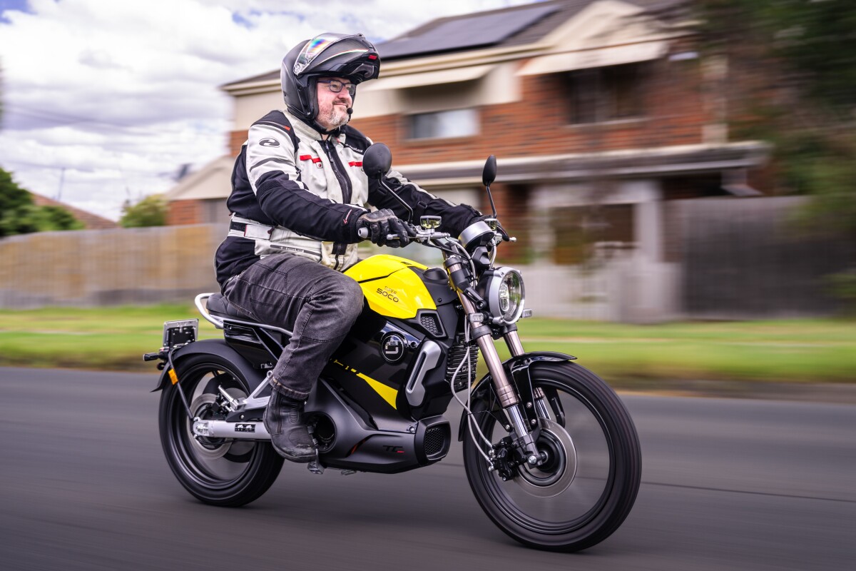 Super Soco CUx Review: Does Size Matter? | Electric Scooter, Specs