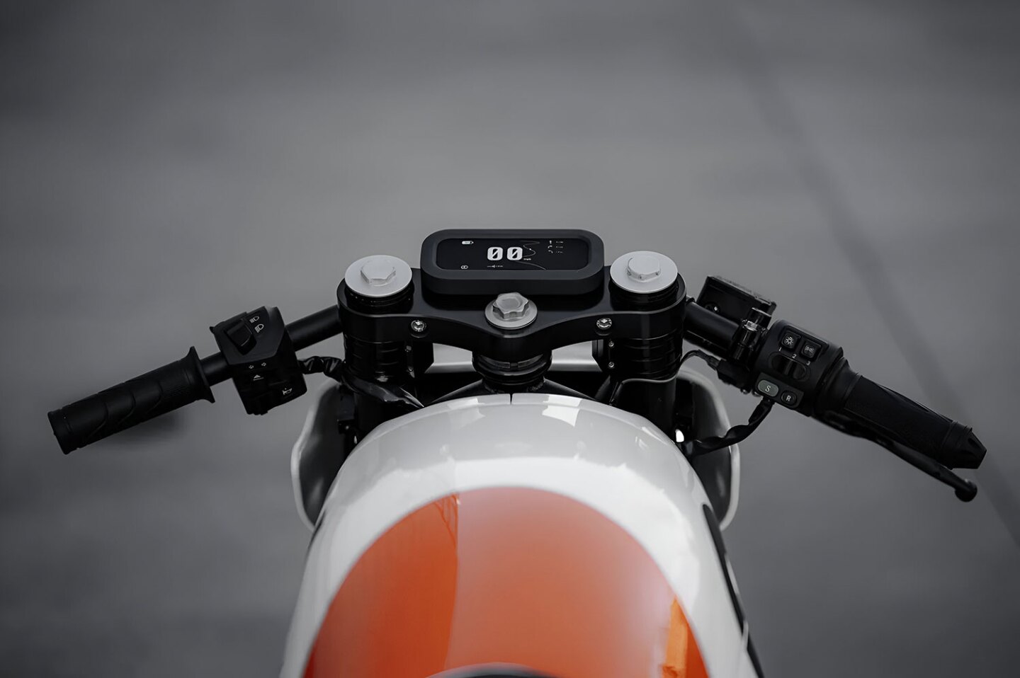 Project: Ares boasts clip-on handlebars alongside a digital display that comes integrated with GPS