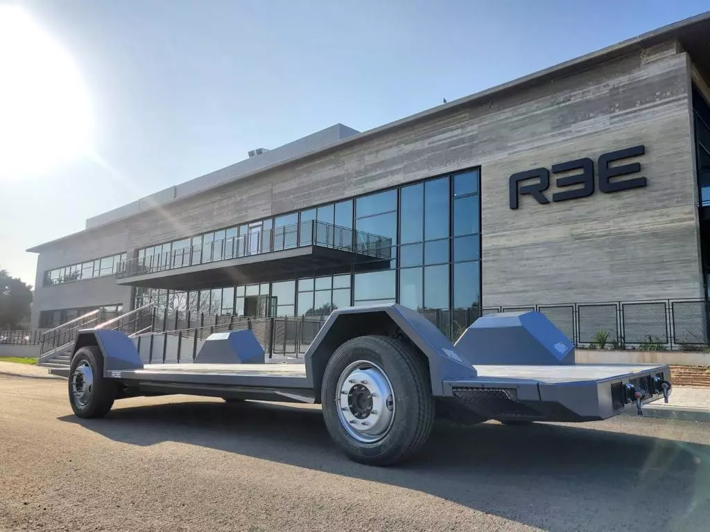 REE has built several P7 chassis prototypes, which will carry up to 7.5 tonnes of cargo or 30 passengers when somebody puts a truck or bus body on top of them
