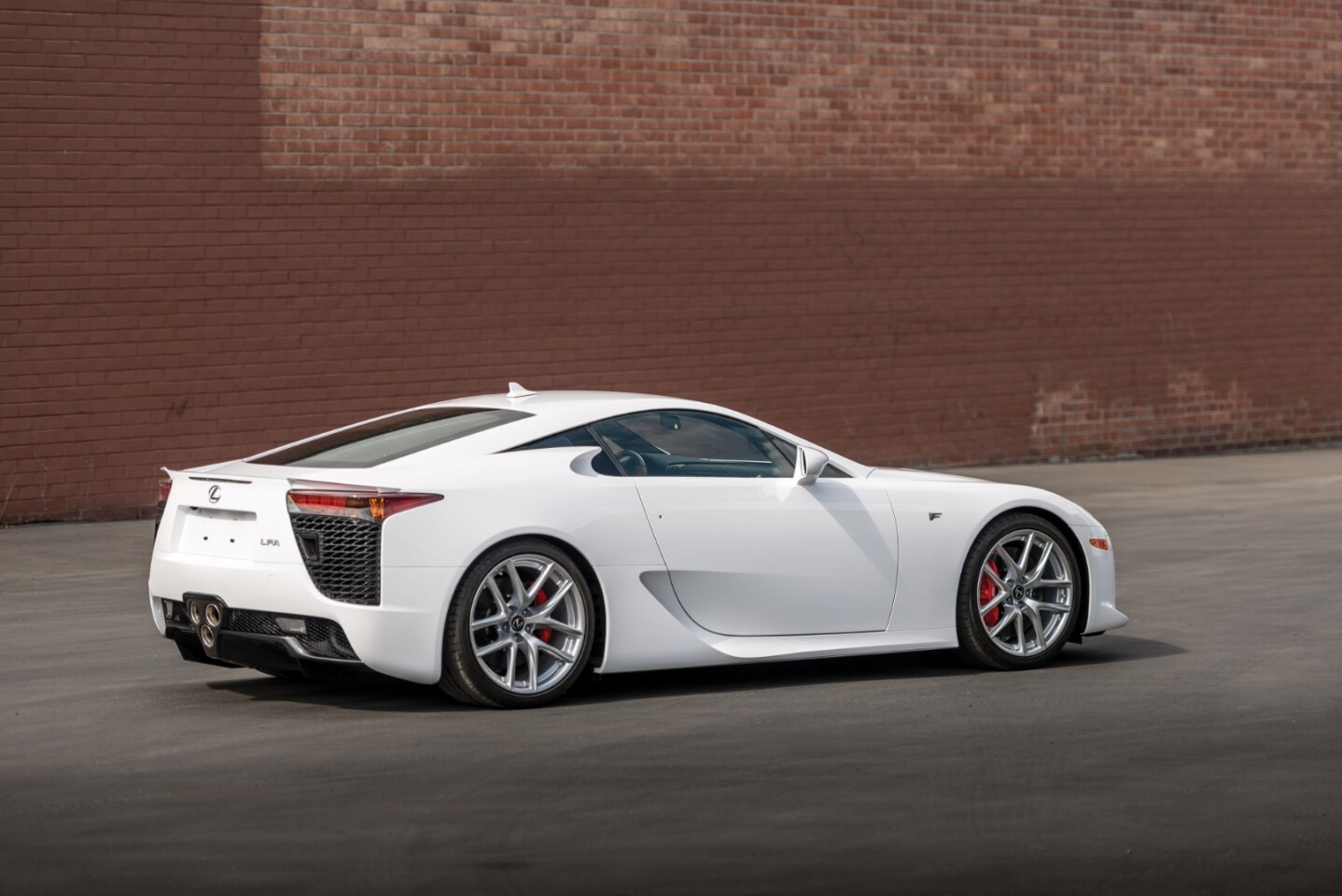 2018 Monterey Car Week Auction Report | 2012 Lexus LFA | Estimate: from $375,000 to $450,000 | Sold for $434,000 | Auction: RM-Sothebys | Lot 211 | Official Description