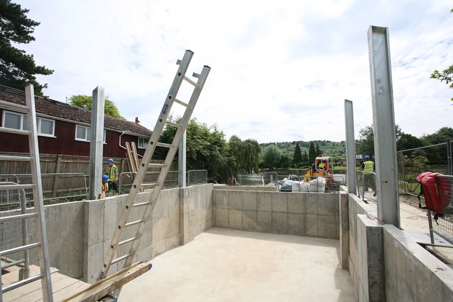 A view of the posts used to guide Formosa when it rises