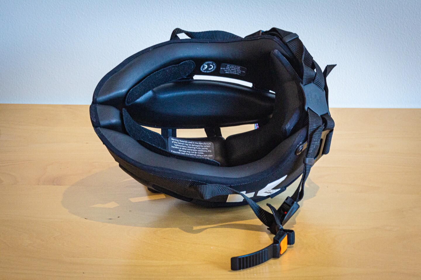 The helmet is made out of bands of Enkayse, Hedkayse's proprietary shock absorption foam