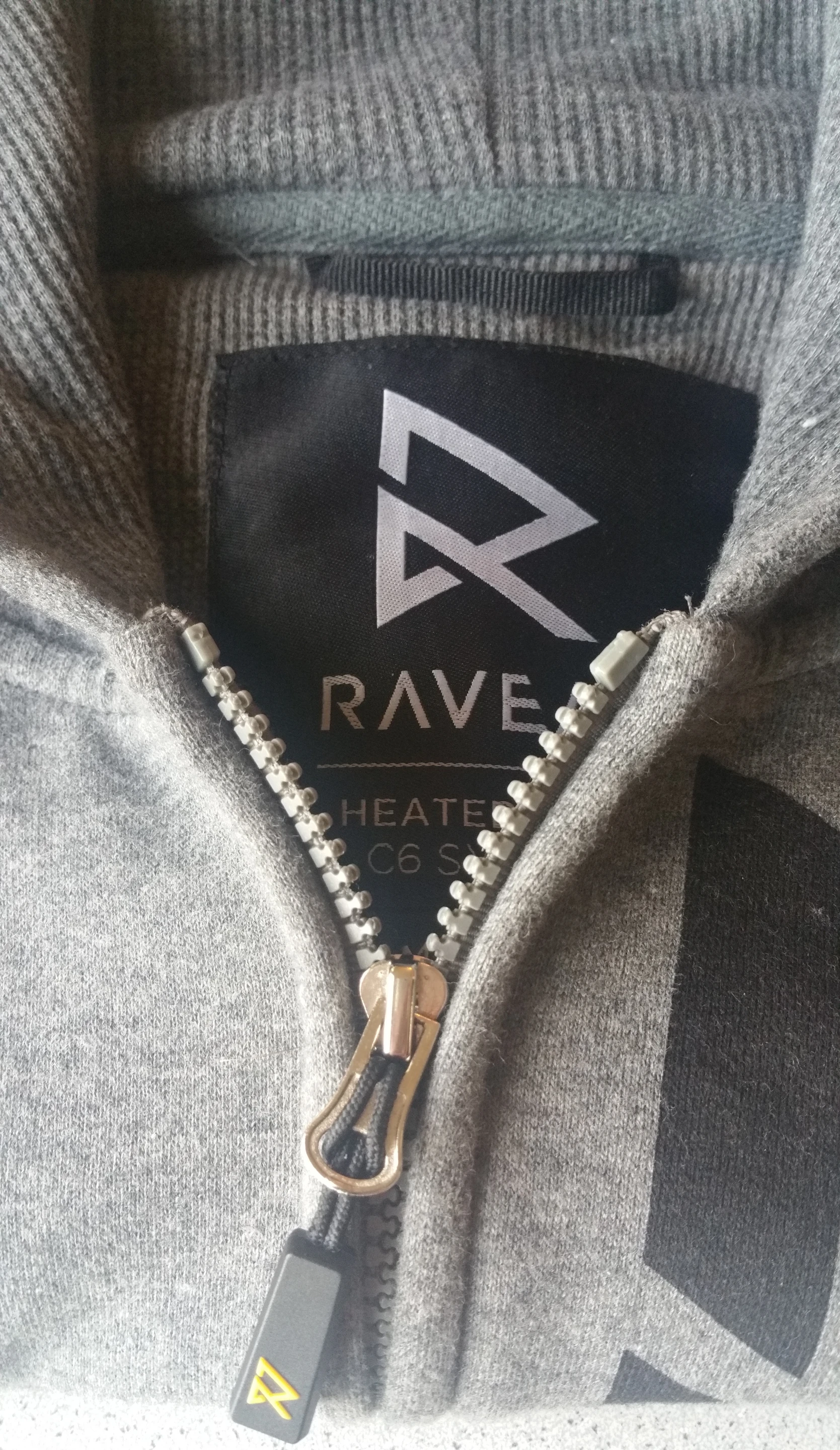 The top zipper ends on the Ravean heated hoodie are firmly stitched in place