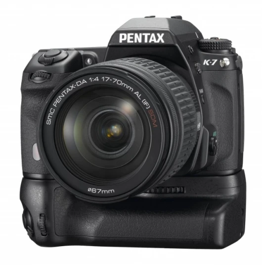 The D-BG4 battery grip provides easier handling and replicates camera controls