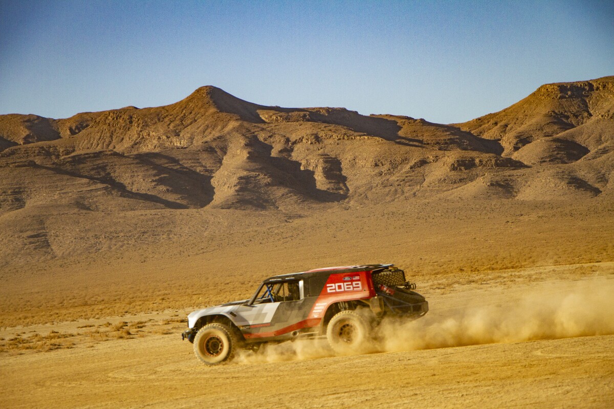The profile of the Bronco R is particularly rugged