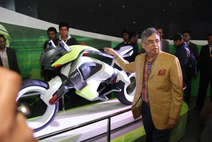 Pawan Munjal and the most futuristic prototype shown this year - the Hero ion. Indeed, it's perhaps even more futuristic than any motorcycle we've ever seen at a motor show, with perhaps the exception of Kawasaki's shape-shifting "J" three-wheeled electric concept from the 43rd Tokyo Motor Show which closed in December, 2013.