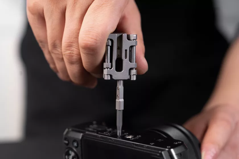 The screwdriver mode can involve the whole bracelet, or just the driver link