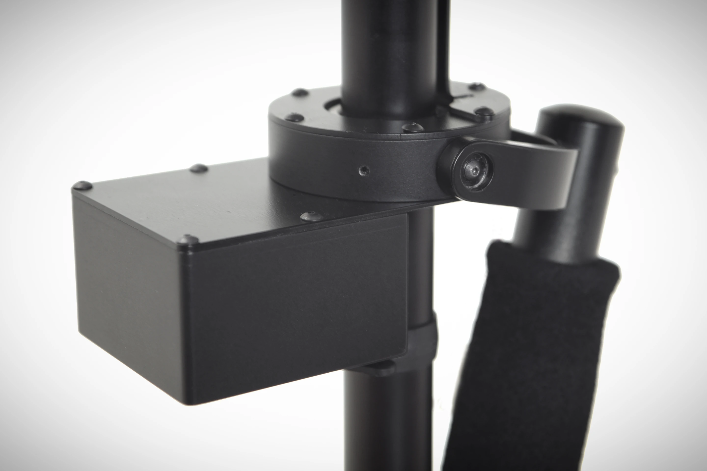 The brake on the Supraflux Stabilizer means users don't need to use their hand to hold it in place when turning