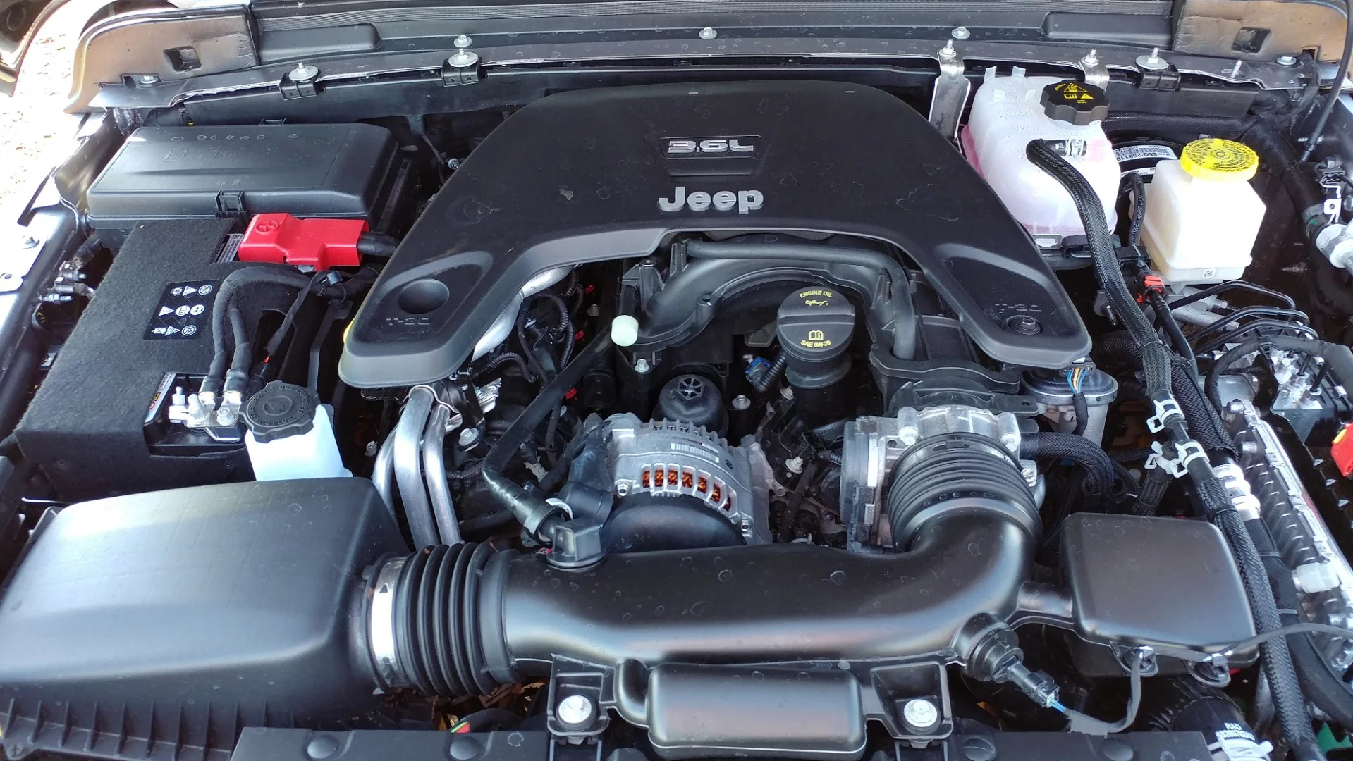 Powering the 2020 Jeep Gladiator is a 3.6-liter V6, the same one that’s been in the Jeep lineup for some time