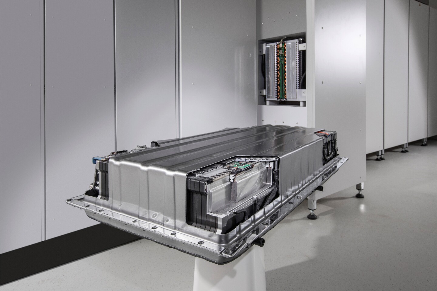 Daimler To Offer Mercedes Benz Energy Storage System