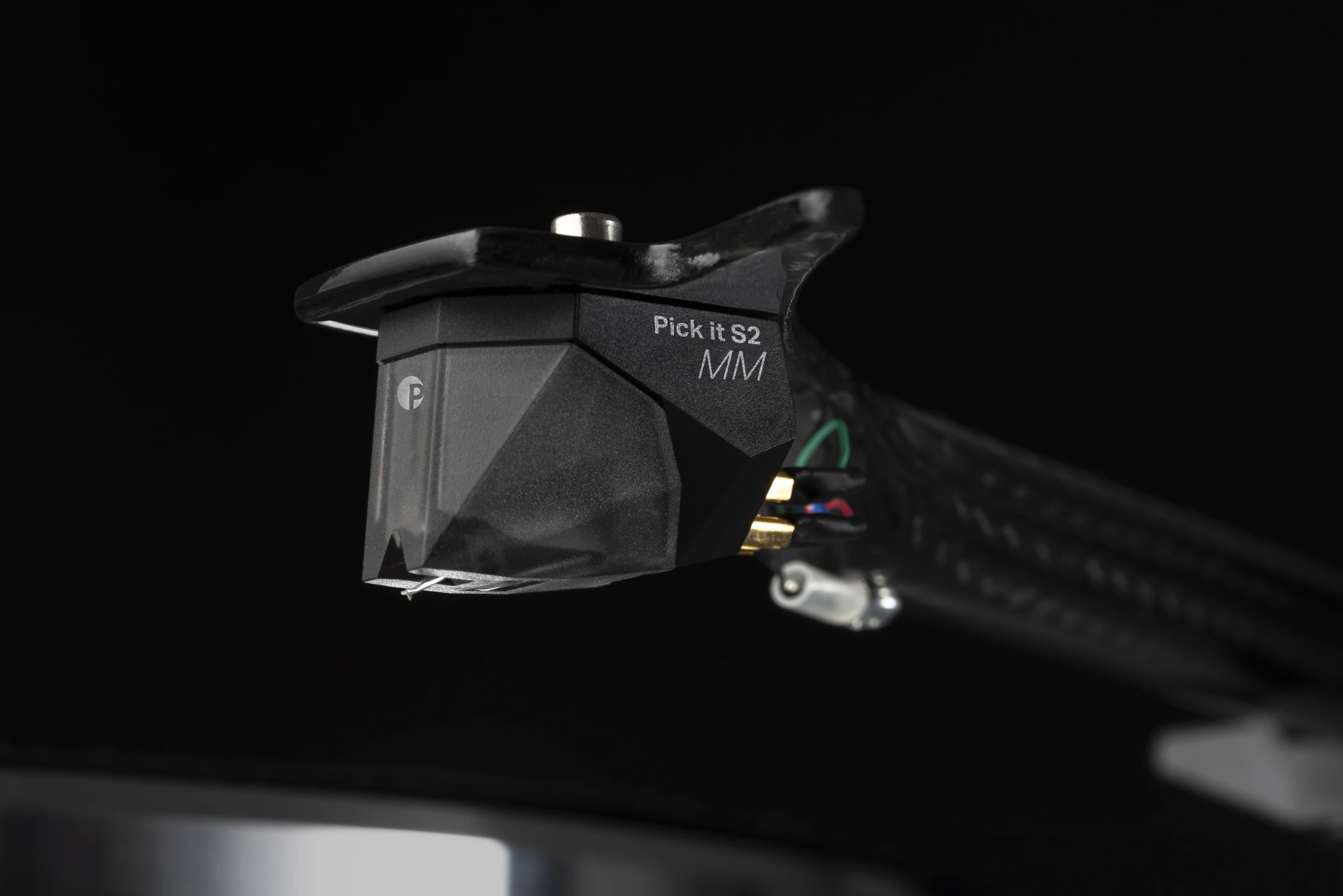 The X1 can be supplied with or without the Ortofon Pick it S2MM cartridge that's been voiced by Pro-Ject