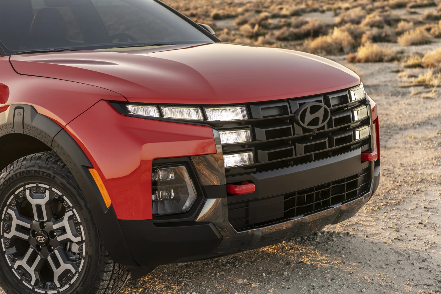 The 2025 Santa Cruz has a new front fascia with a more aggressive grille with integrated headlamps – the XRT model has unique wheels and tow hooks