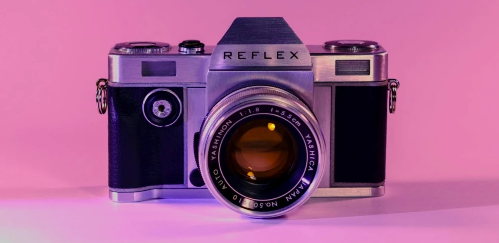 The Reflex camera can accept various manufacturers' lenses